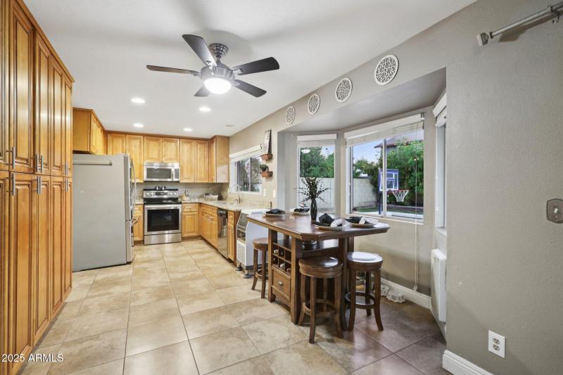 19-web-or-mls-W Portobello Ave-L0111-019