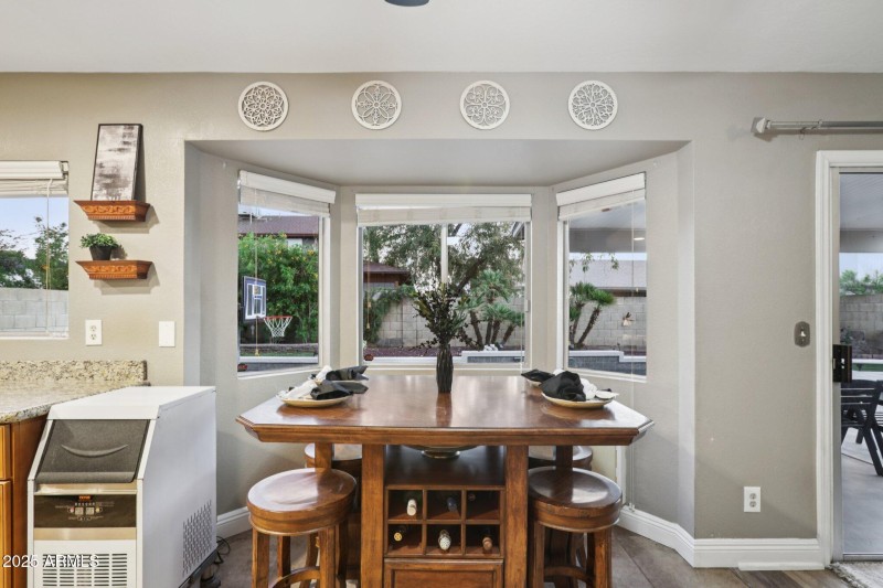 20-web-or-mls-W Portobello Ave-L0111-020