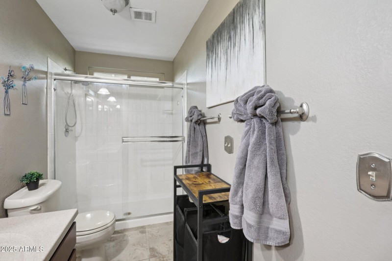 22-web-or-mls-W Portobello Ave-L0111-022