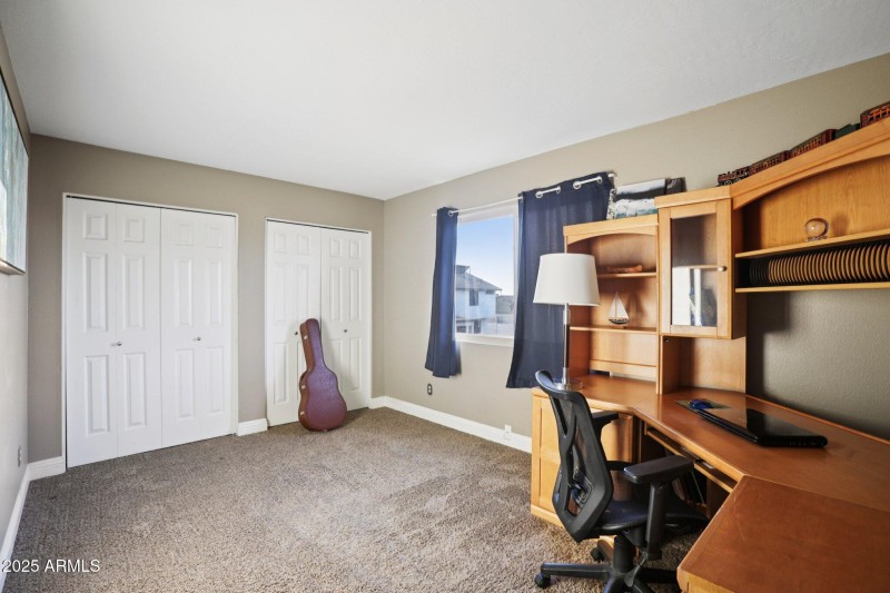 32-web-or-mls-W Portobello Ave-L0111-032