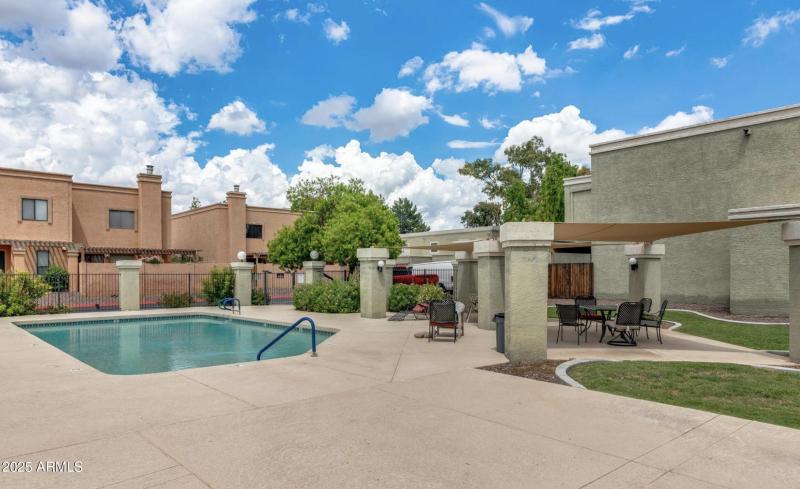 Grovers - Community Pool