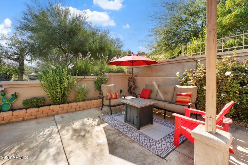 Backyard Patio w/Fire Pit