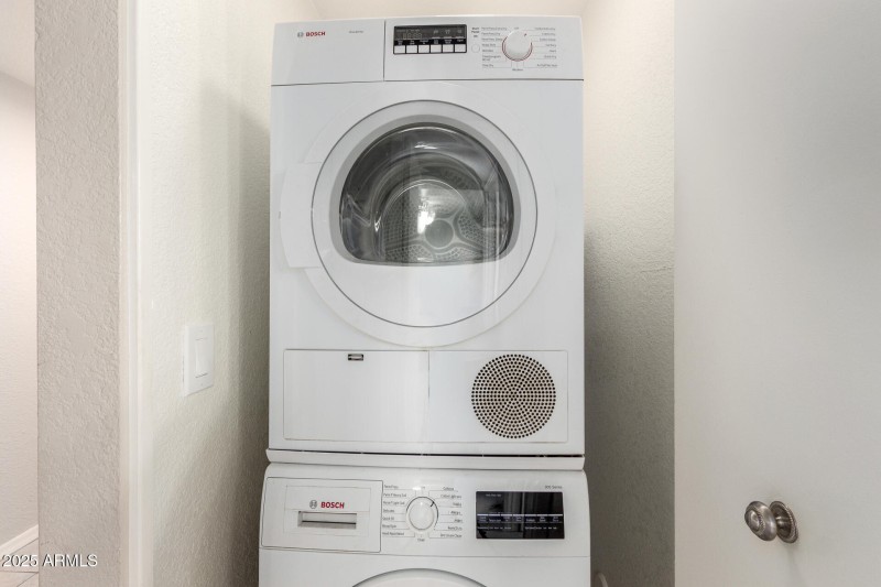 Washer/Dryer Included