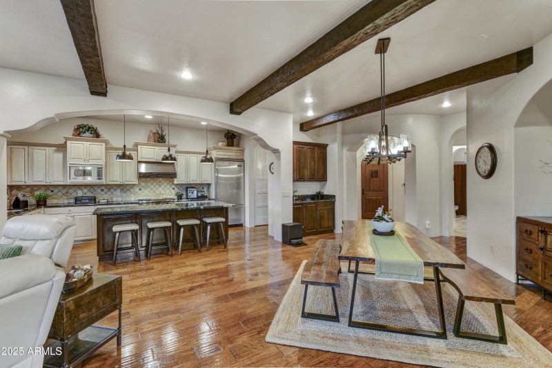 11-Dining to Kitchen