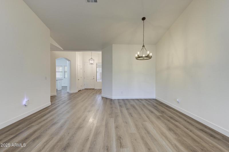 6646 E Rochelle Cir-8