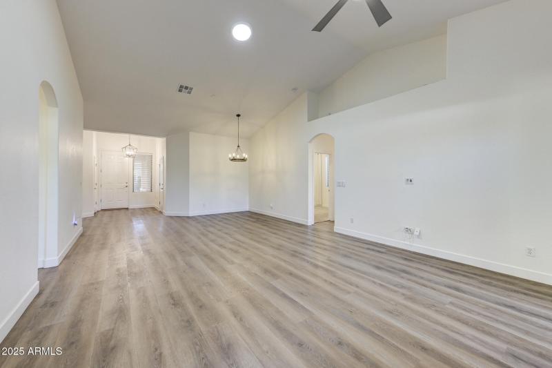 6646 E Rochelle Cir-10