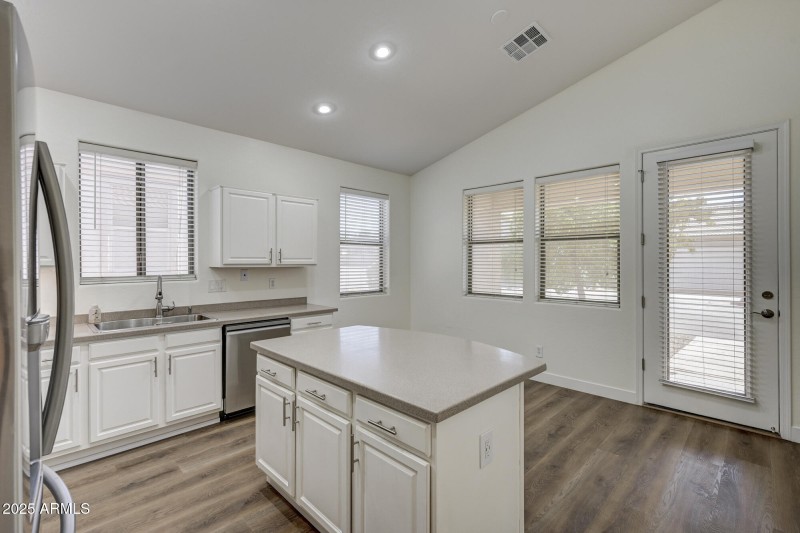 6646 E Rochelle Cir-11