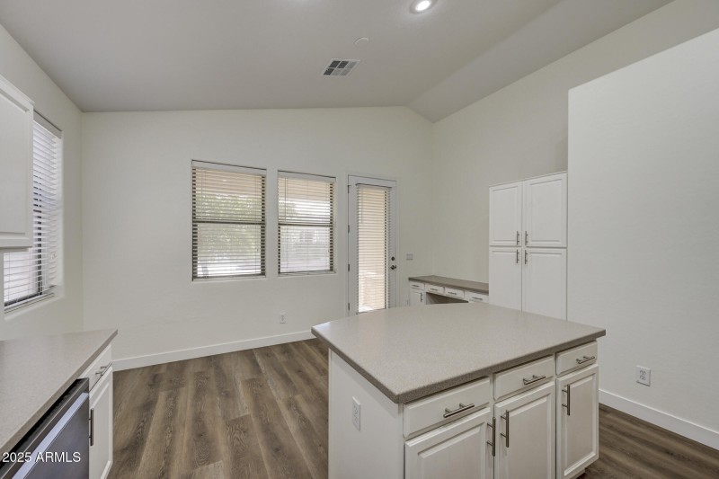 6646 E Rochelle Cir-18