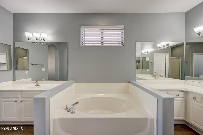 6646 E Rochelle Cir-23