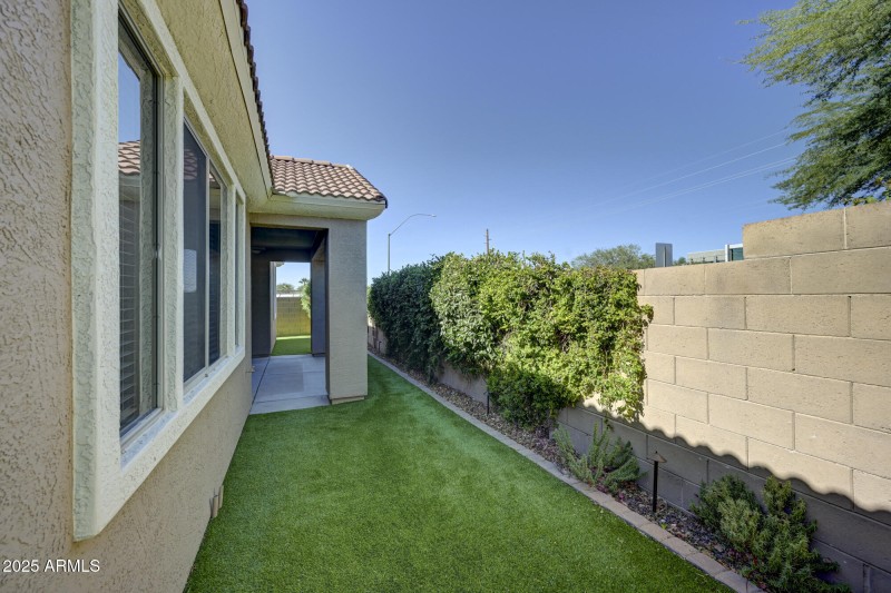 6646 E Rochelle Cir-36