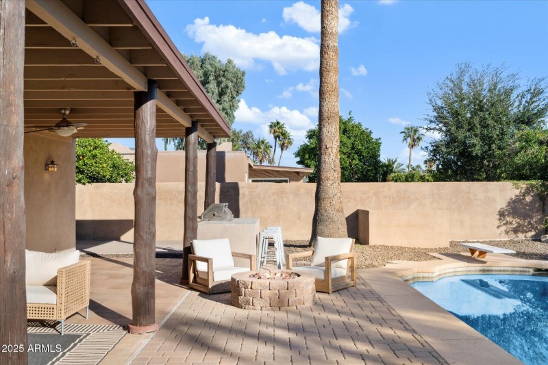 Entertaining gas Fire Pit