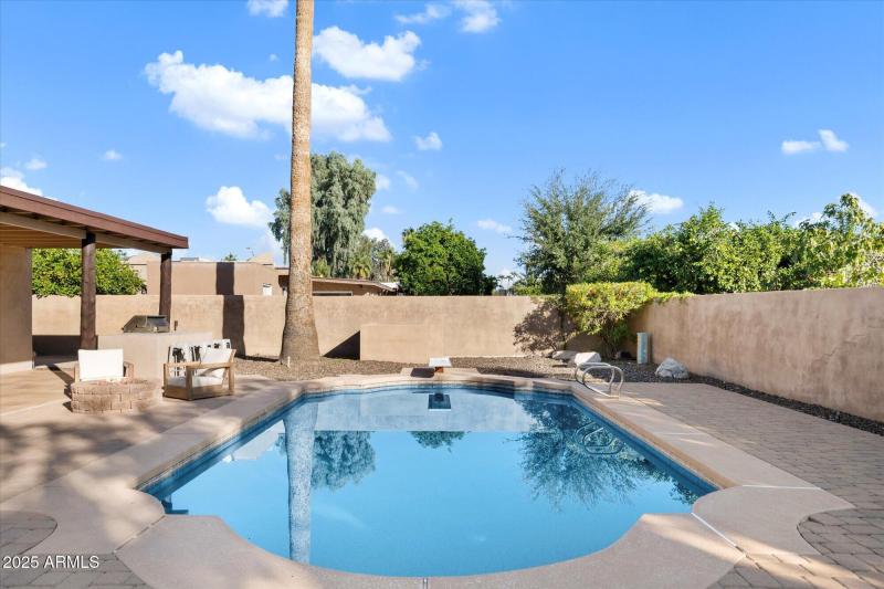 PebbleTech Pool with Fence