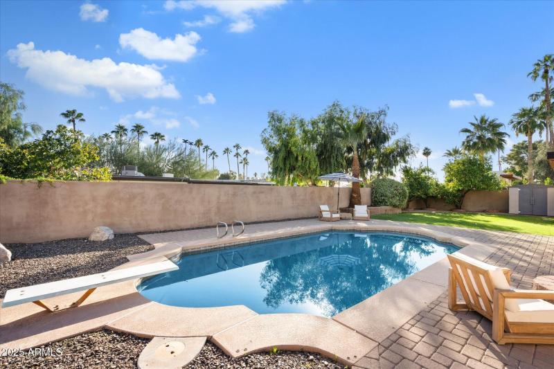 Diving Pool with Removable Pool Fence