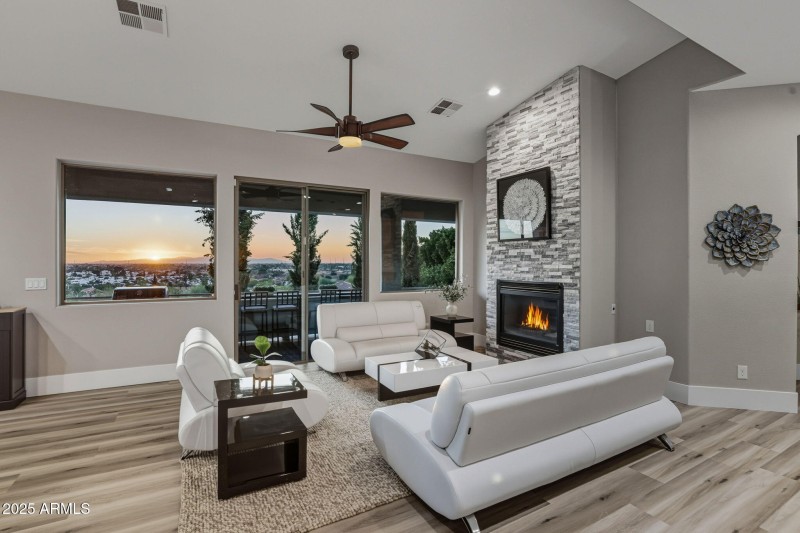 25-web-or-mls-18422 N 14th St Phoenix, A