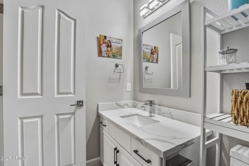 57-web-or-mls-18422 N 14th St Phoenix, A