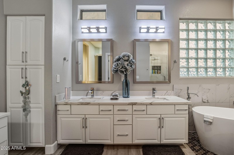 67-web-or-mls-18422 N 14th St Phoenix, A