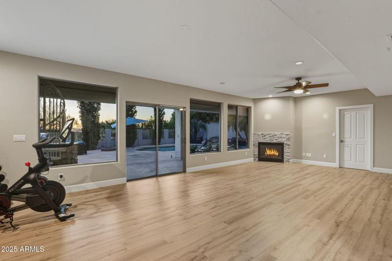 71-web-or-mls-18422 N 14th St Phoenix, A