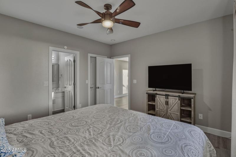 81-web-or-mls-18422 N 14th St Phoenix, A