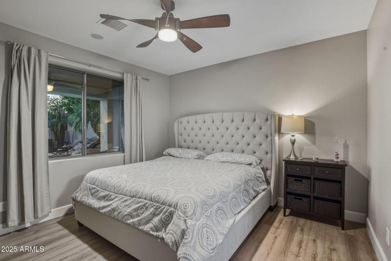 82-web-or-mls-18422 N 14th St Phoenix, A