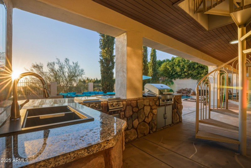 92-web-or-mls-18422 N 14th St Phoenix, A