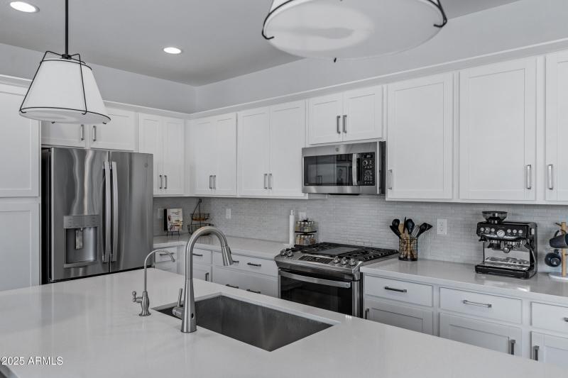 14233 W Cottontail Ln-17