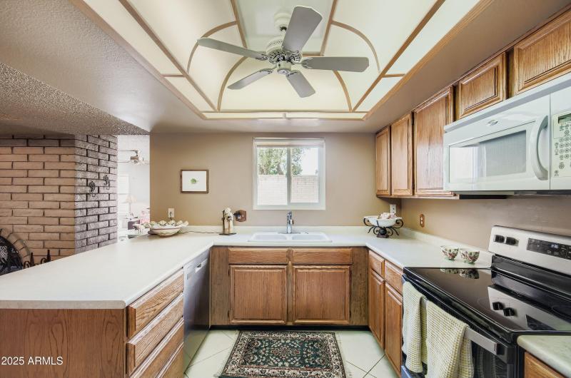 5458 N 78th Way - MLS Sized - 012 - 14 K