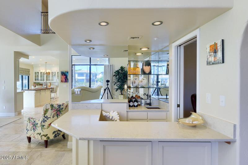 ENTERTAINING BAR AREA