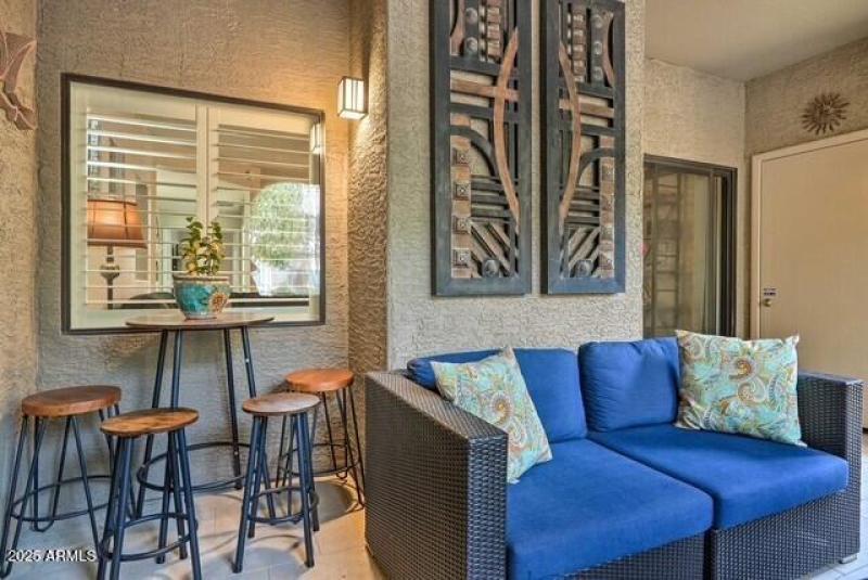 Lisa condo screen porch table and chairs