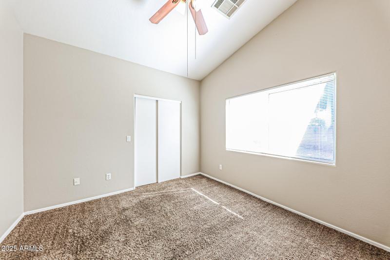 8-photo-Main-Bedroom-3c0c9b6c-d773-47ac-