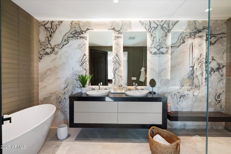 040-Bedroom 1 Bathroom