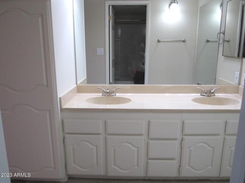 12 232 DOUBLE BOWL VANITY