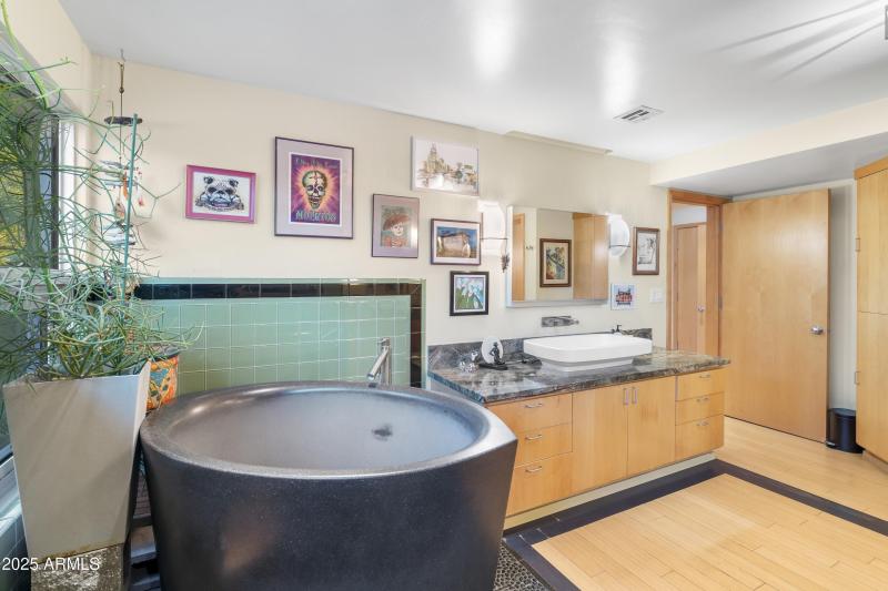 077_Primary Bathroom