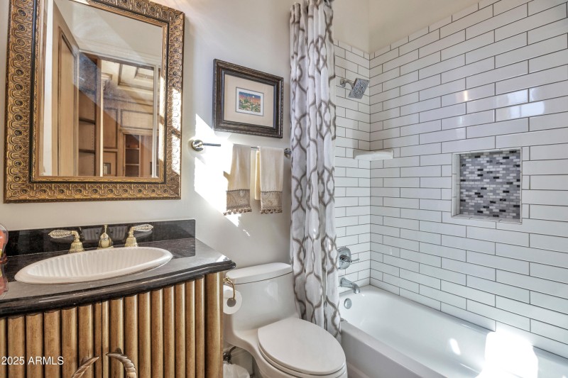 Bedroom 4/Office Bath