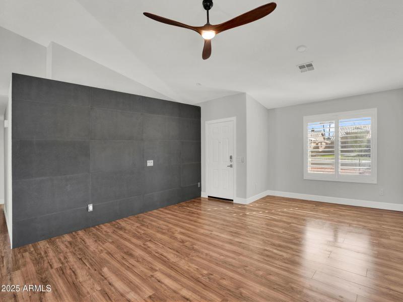 8-web-or-mls-8406 W Dahlia Dr -7