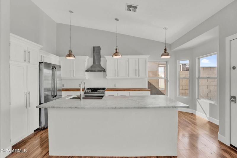 15-web-or-mls-8406 W Dahlia Dr -18