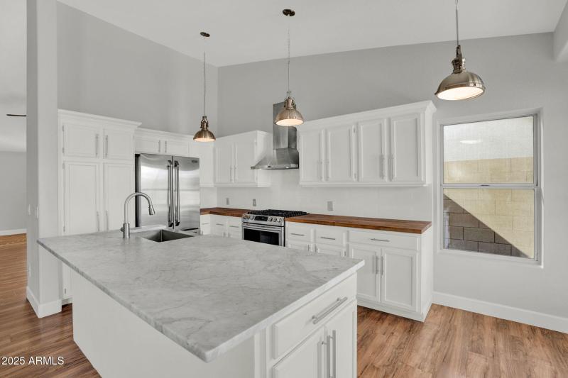 17-web-or-mls-8406 W Dahlia Dr -20