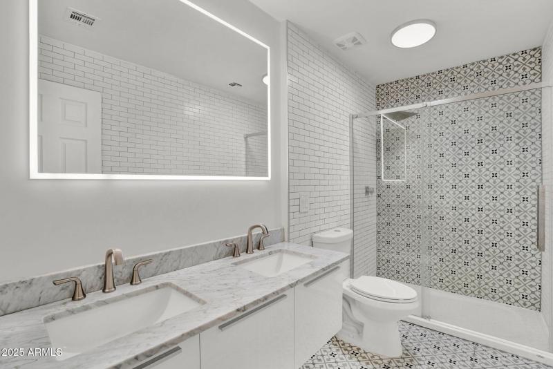 41-web-or-mls-8406 W Dahlia Dr -37