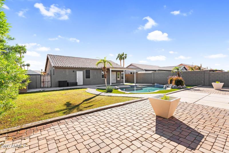 45-web-or-mls-8406 W Dahlia Dr -53