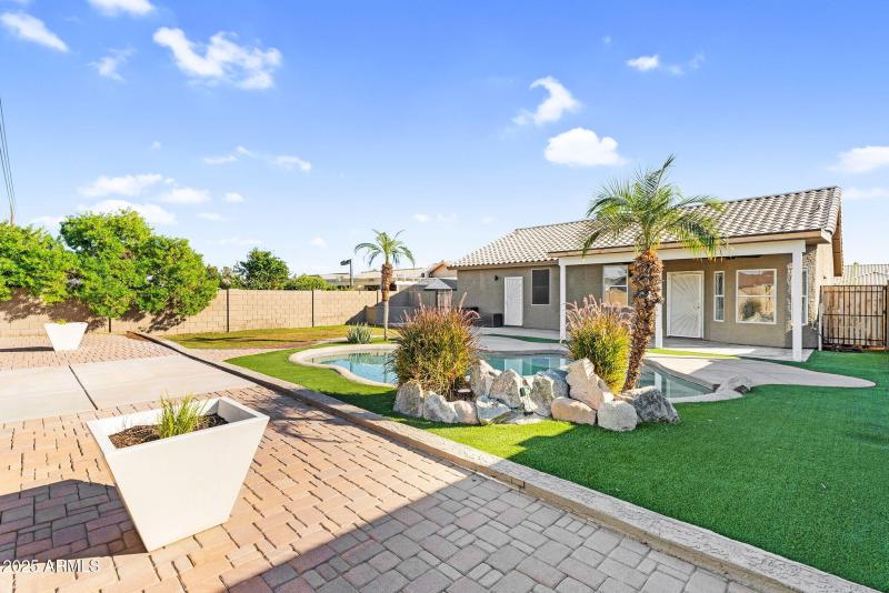 46-web-or-mls-8406 W Dahlia Dr -51