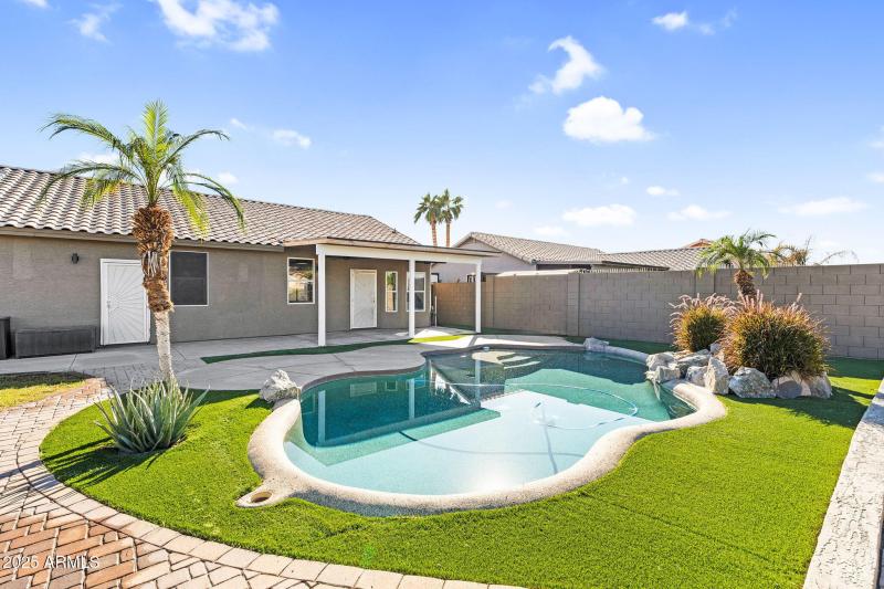 48-web-or-mls-8406 W Dahlia Dr -54