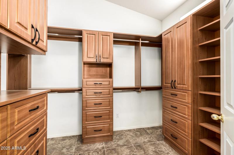 CLASSY Closet with two hampers