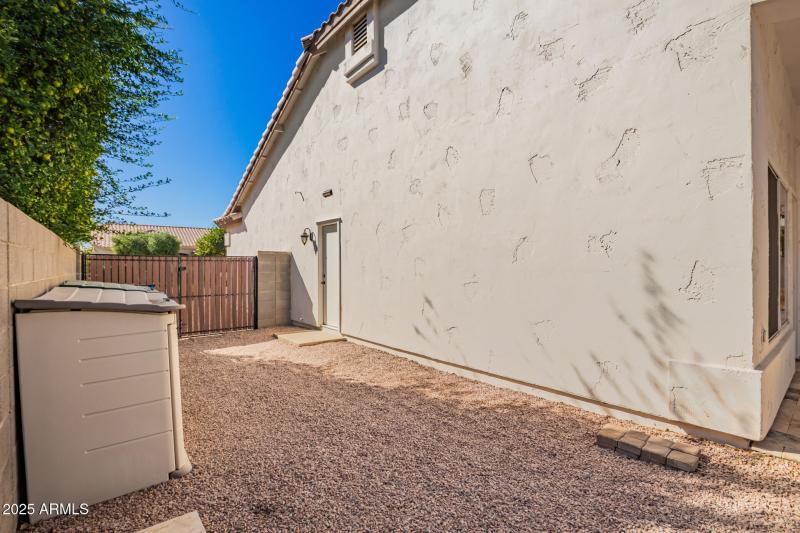 RV gate plenty of room for toys