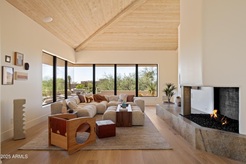 003_Modern Desert Elegance