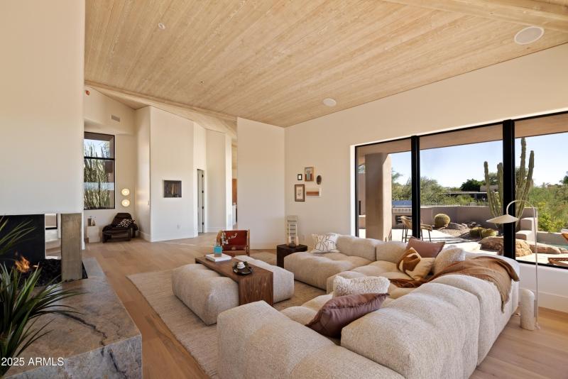 005_Family Room to Exterior