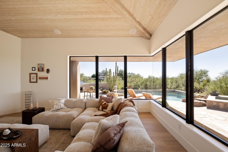 006_Family Room Views