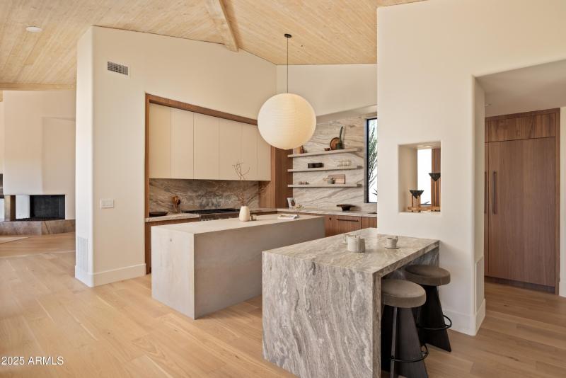 009_Chef Kitchen-double island