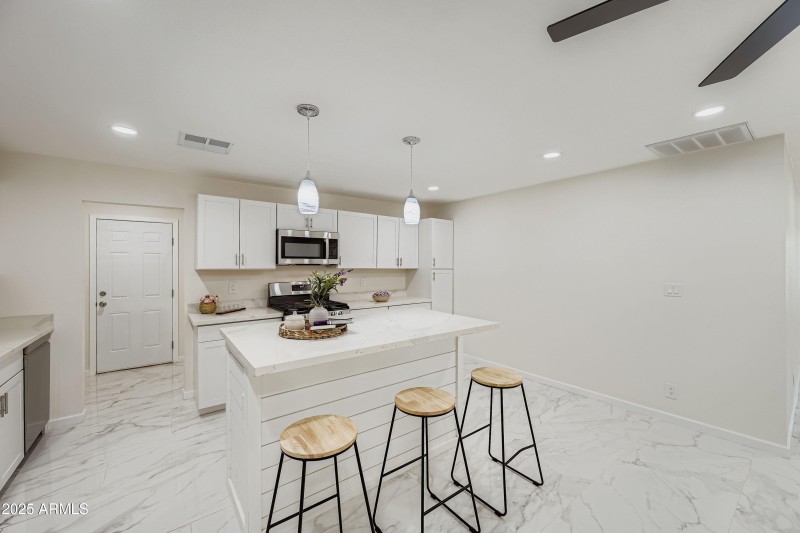 7601 N 40th Drive - MLS Sized - 011 - 13