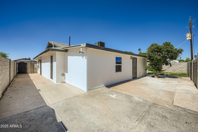 7601 N 40th Drive - MLS Sized - 029 - 40