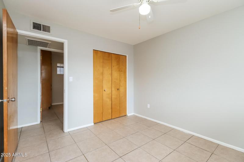 9-photo-Main-Bedroom