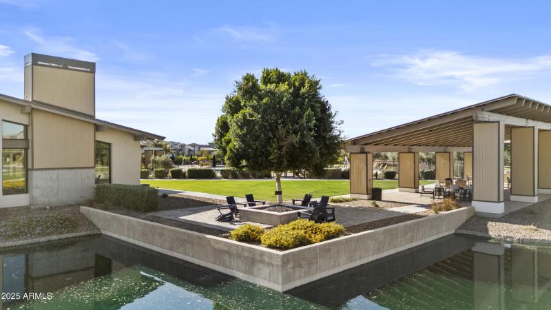 Lakeside Firepit & Lounge Area